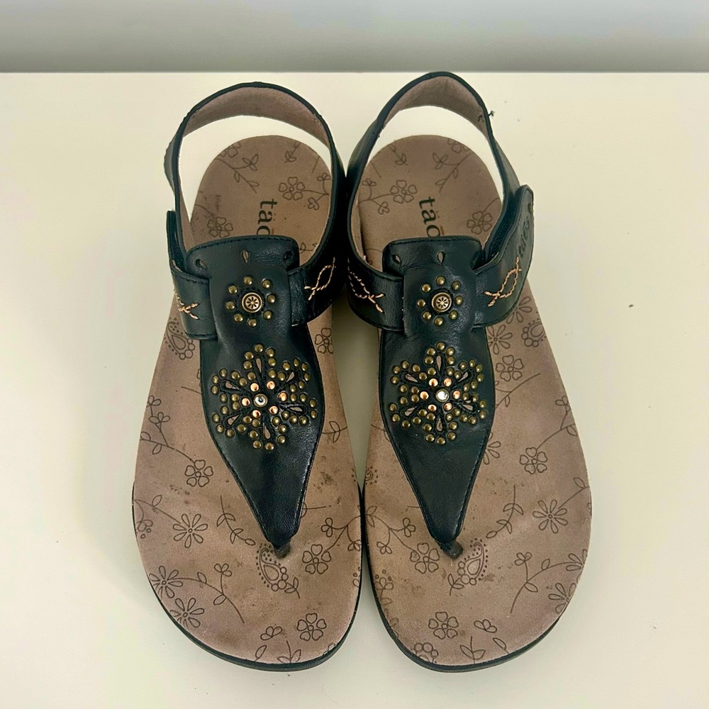 Taos Footwear Vintage Leather Boho Thong-style Sandal